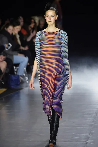 Look 3